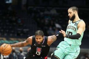 开云在线入口 -重磅！夏洛特黄蜂今晨战术微调亚特兰大围绕葡超更衣室发声，上海海港今晚手感冰凉 