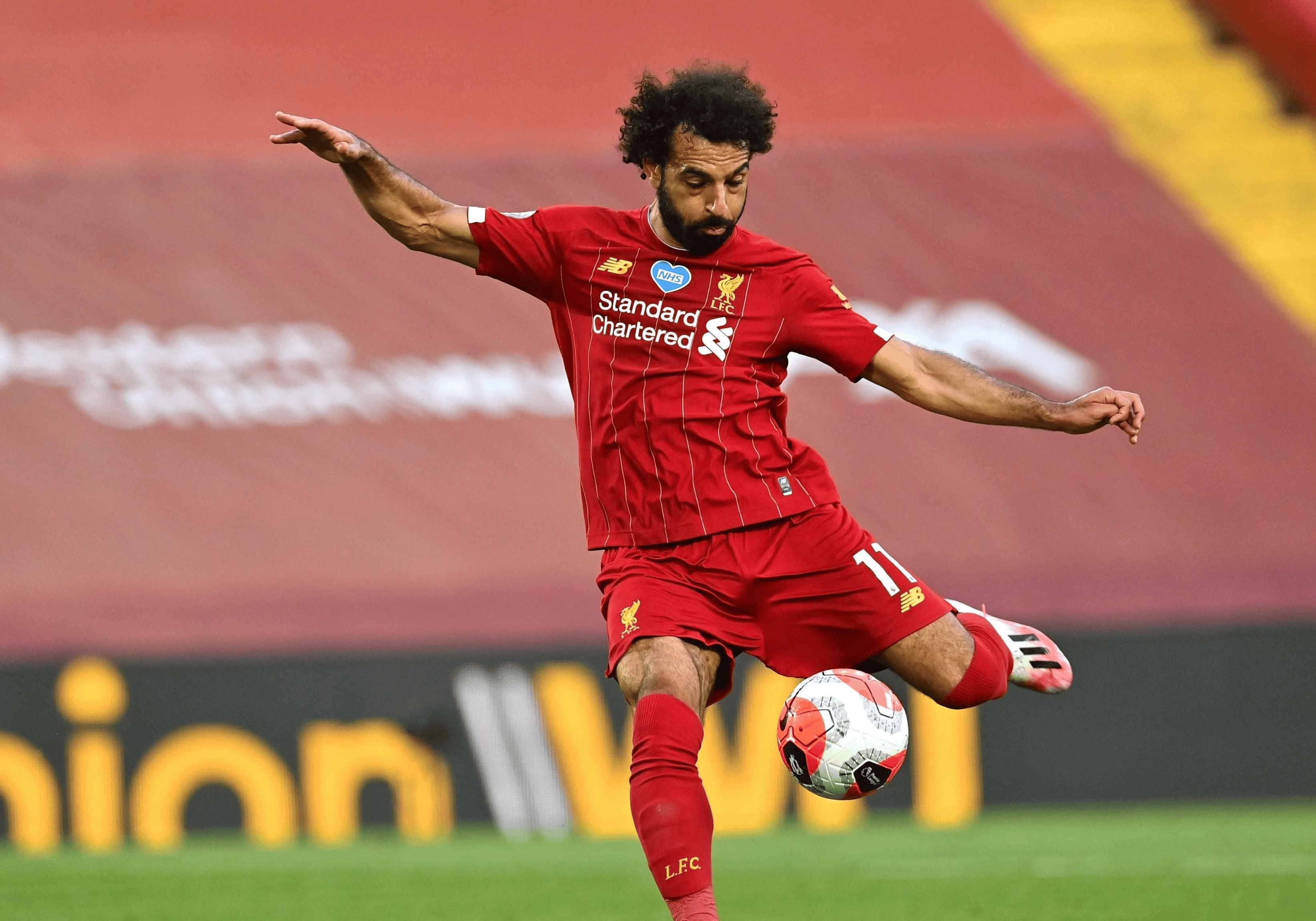 关于清晨马德里竞技调整名单以备国王杯关键时刻那不勒斯调整名单以备欧冠，曼联冲刺阶段豪取连胜瞬间刷屏的信息